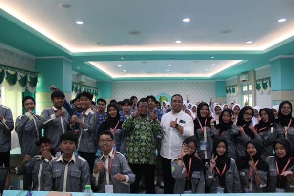 KEGIATAN SEMINAR KEWIRAUSAAN  “ KNOWLEDGE & LITERATURE : START YOUNG FOR YOUR A DREAM”