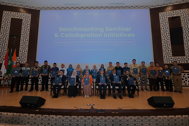 GURU SMA MUGA HADIRI BENCHMARKING SEMINAR AND COLLABORATION INITIATIVES DI UAD