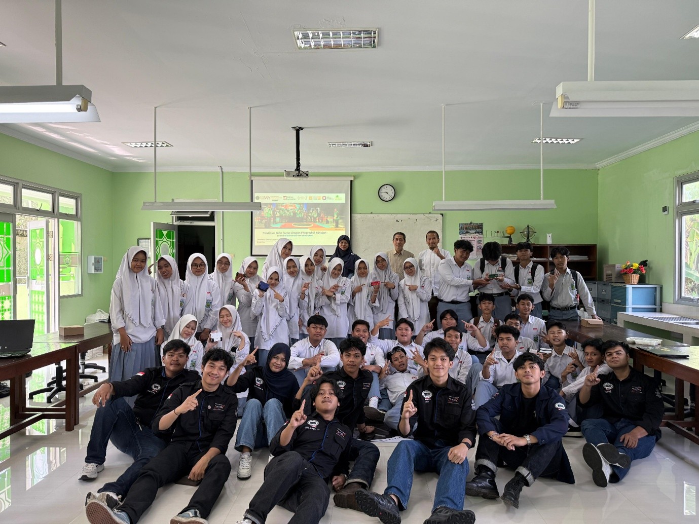 Pelatihan Robotik dari Dosen dan Mahasiswa Teknik Elektro UMY