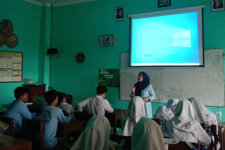 Kegiatan presentasi SPMB di SMP Muhammadiyah 6 Yogyakarta