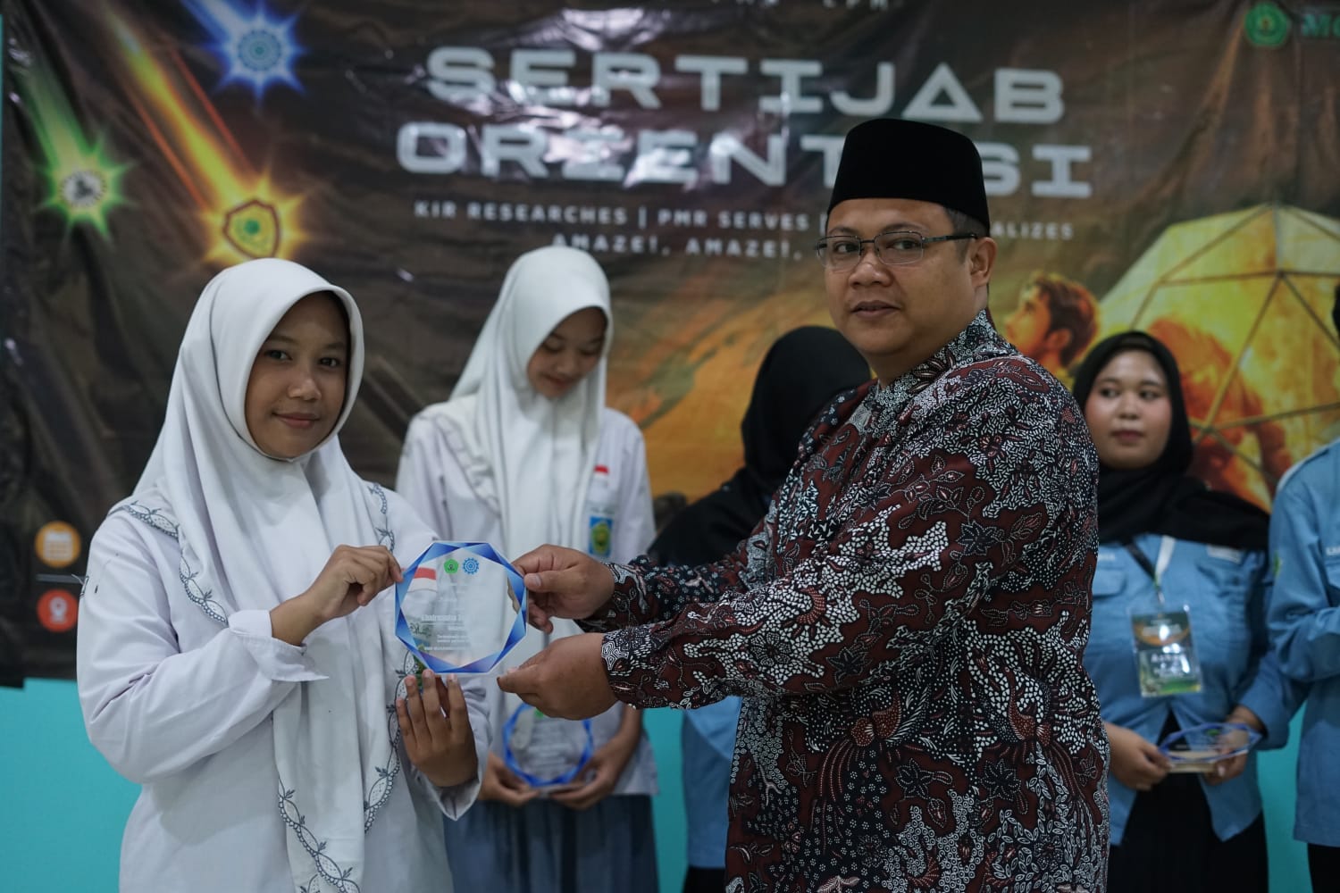 Orientasi dan Serah Terima Jabatan LPM, PMR dan KIR SMA Muga