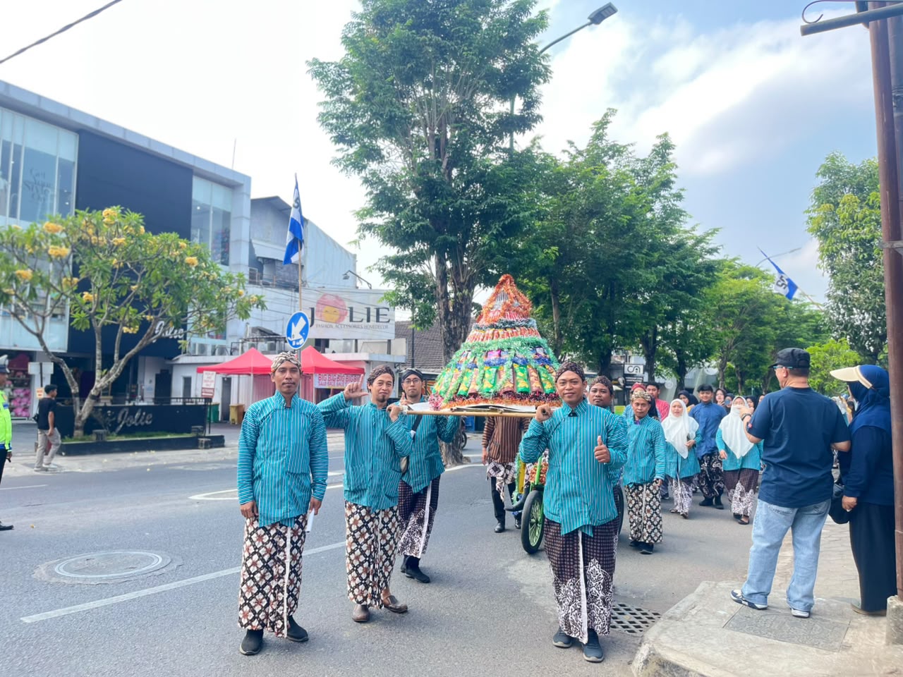 Semarak Pawai Kirab Budaya HUT Ke-270 Kota Yogyakarta, SMA Muga Gerakkan GTK dan Siswa